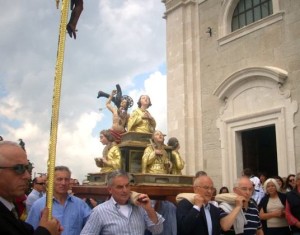 I santi martiri in processione
