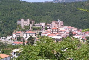 La cittadina di Carpinone con il castello