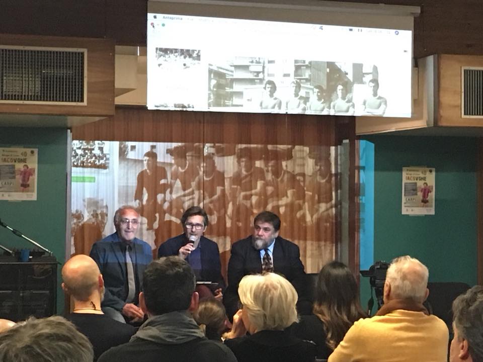 Da sinistra: Filippo Di Tella, il giornalista e scrittore tarantino Giuliano Pavone e lo scrittore Massimiliano Morelli, autore della monografia "Iacovone. La vita di Erasmo in un lampo"
